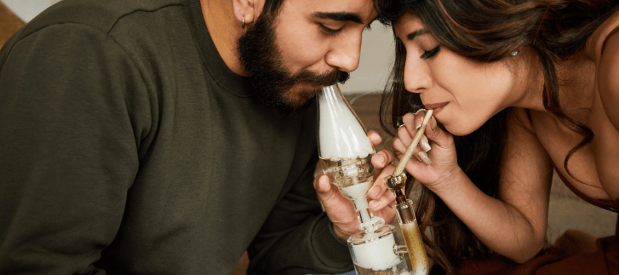 Weed trocknen in 5 Minuten: Die schnellste Methode für perfekte Blüten Weed rauchen in entspannter Atmosphäre – Lifestyle und Genuss mit hochwertigem Cannabis erleben