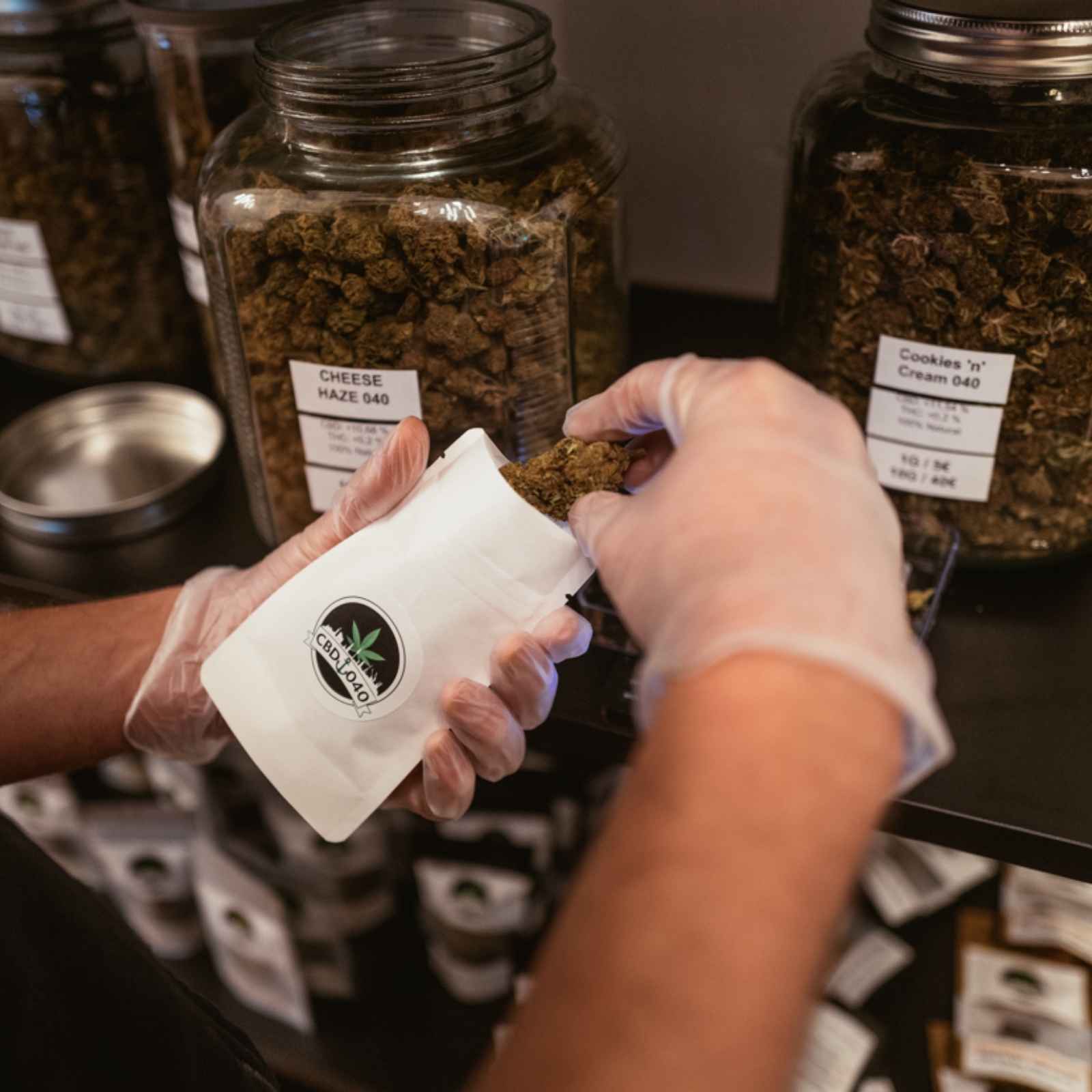 CBD und HHC Blüten Restposten günstig und legal bei CBD 040 kaufen